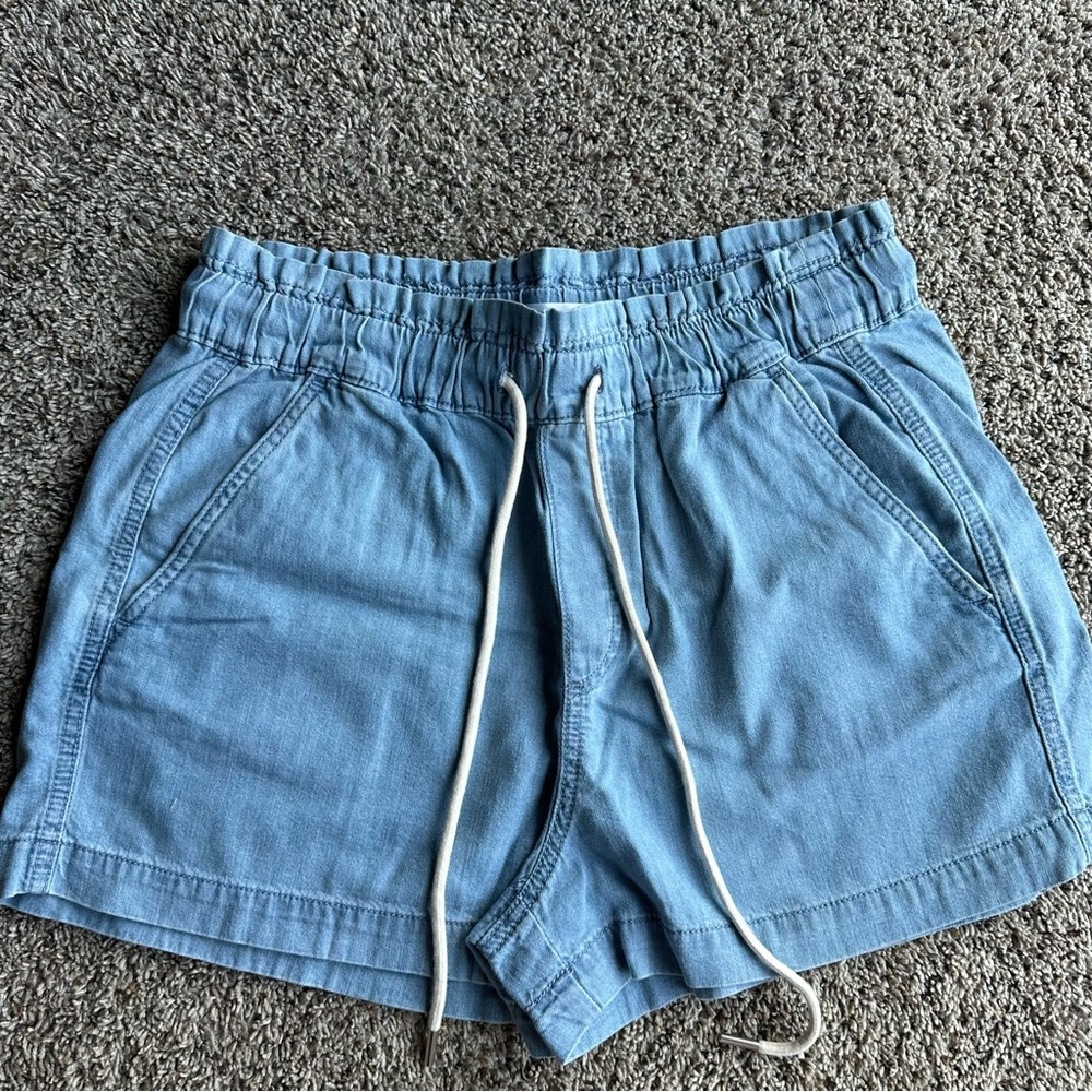 LOFT Denim Emory Shorts in Light Indigo Wash size Medium
